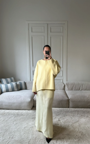  SOFT YELLOW