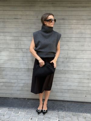  DARK GREY
