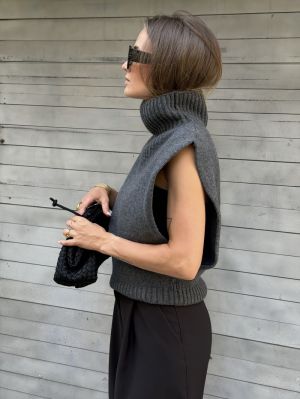  DARK GREY