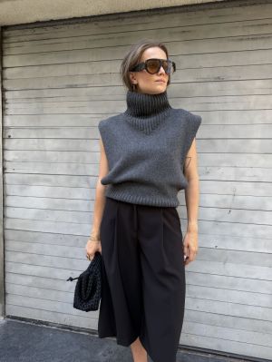  DARK GREY